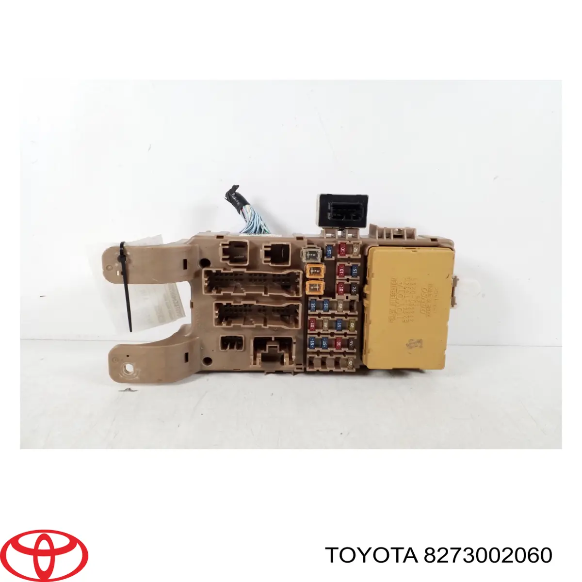 Реле запобіжників на Toyota Corolla  E12U