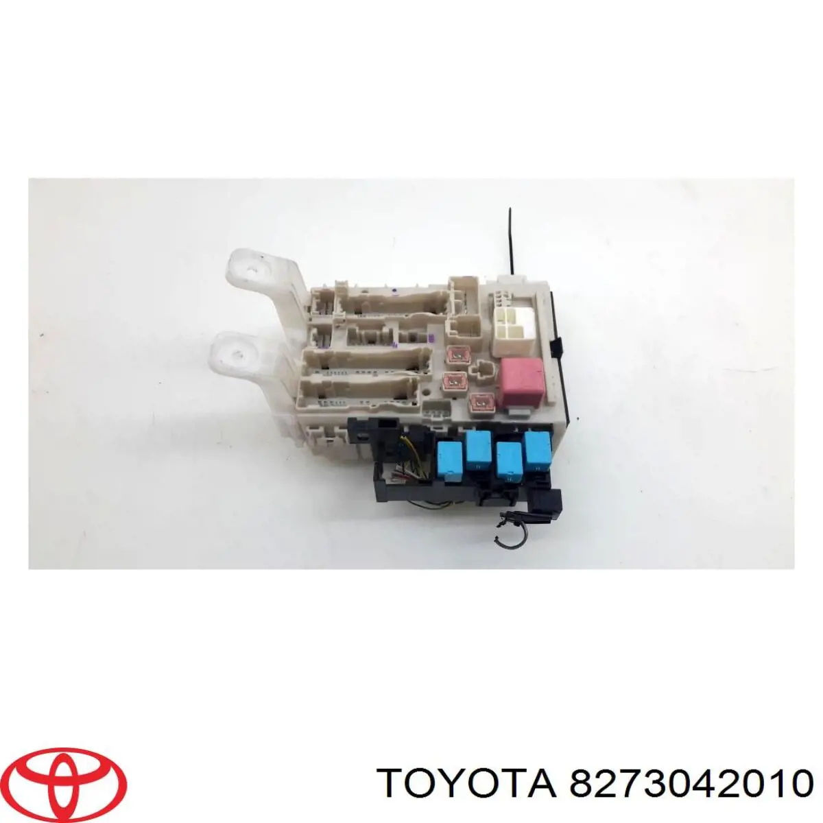  8273042010 Toyota