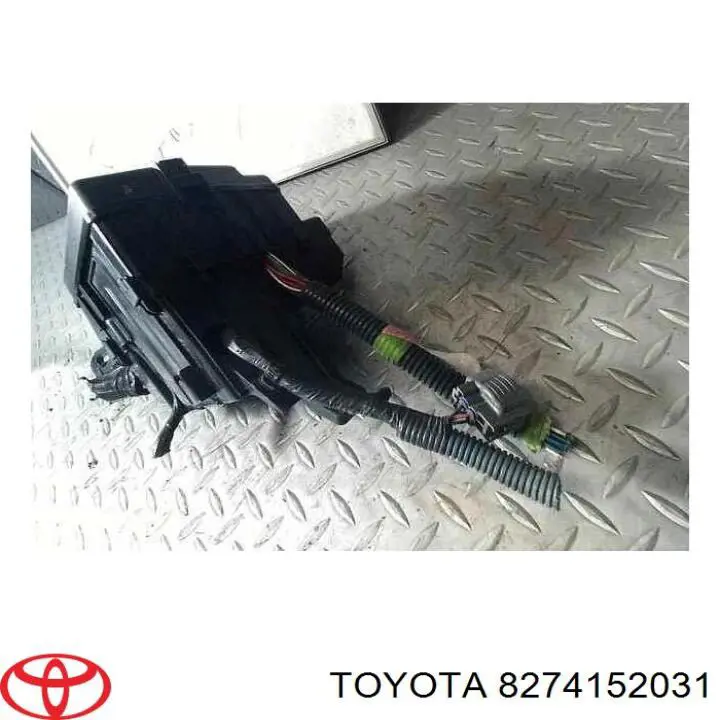 Купити 8274152031 Toyota Корпус запобіжників