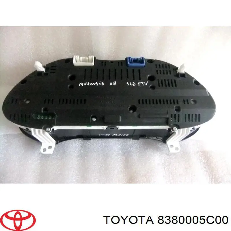 Приладова дошка-щиток приладів Toyota Avensis (T25) (Тойота Авенсіс)