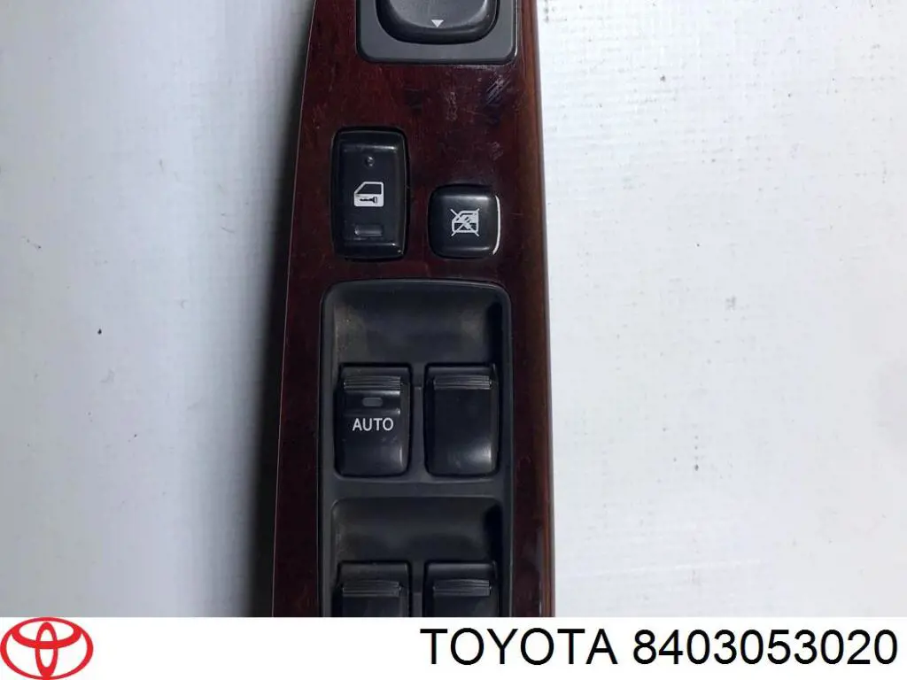 Кнопковий блок керування склопідіймачами передній правий 8403053020 Toyota