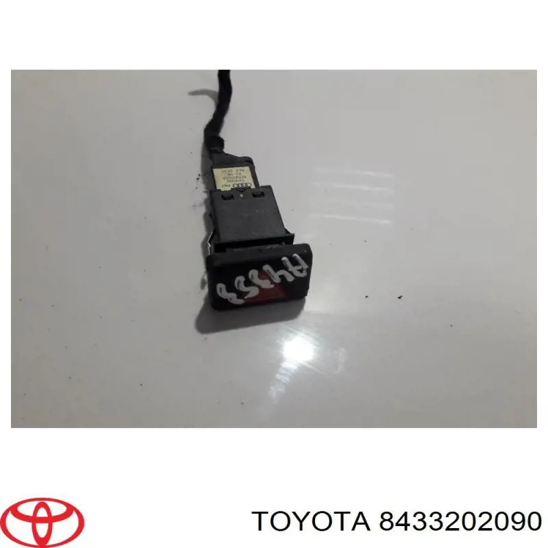 Купити 8433202090 Toyota Кнопка включення аварійного сигналу