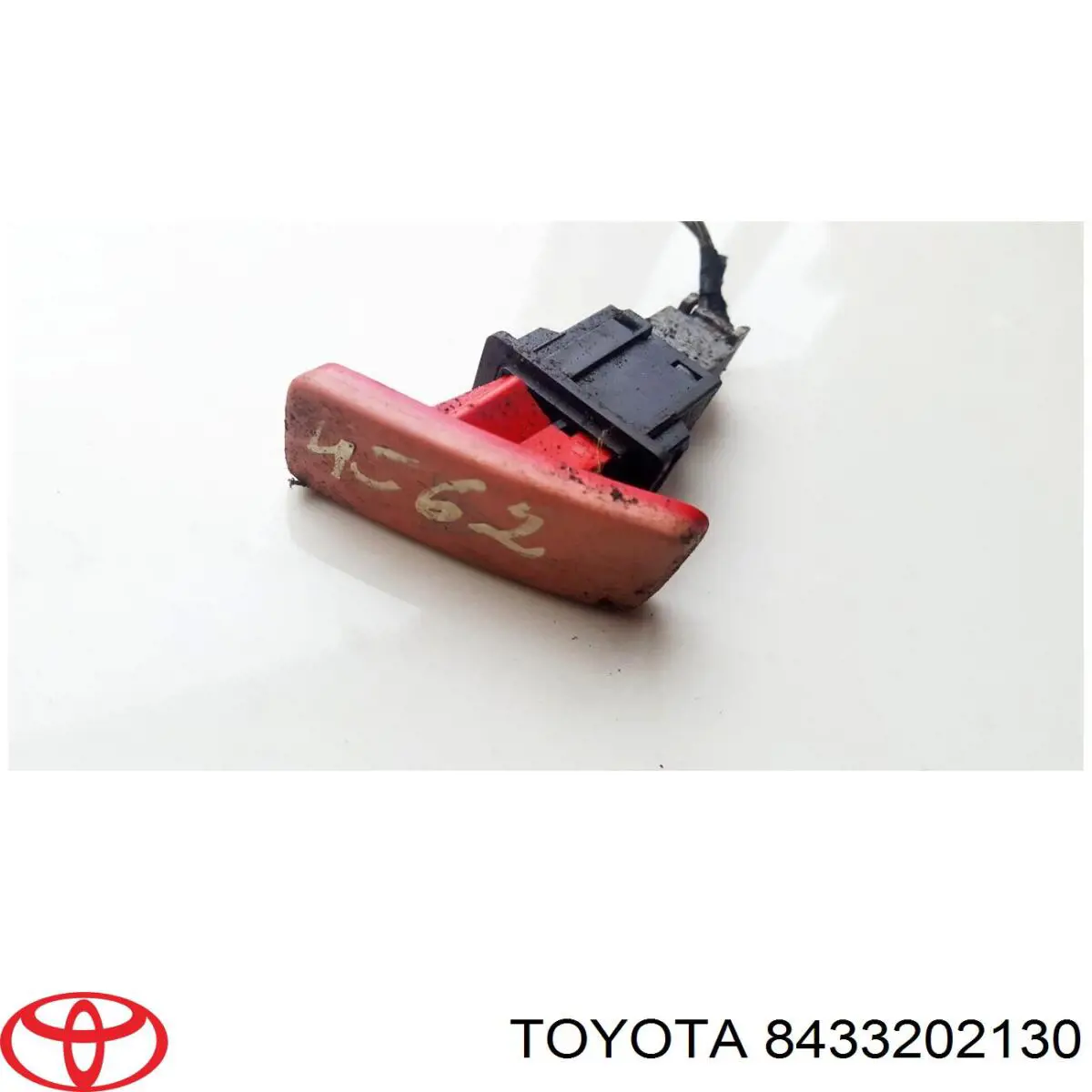 Купити 8433202130 Toyota Кнопка включення аварійного сигналу