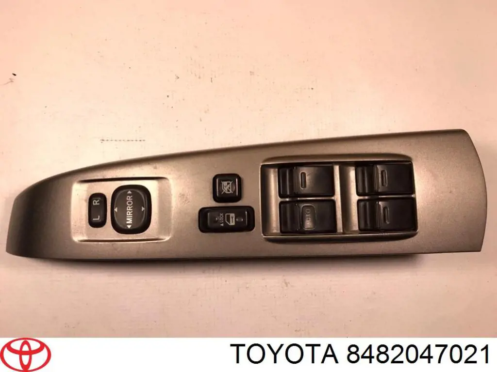 Кнопковий блок керування склопідіймачами центральної консолі Toyota 8482047021 ціна, від 92.42 USD