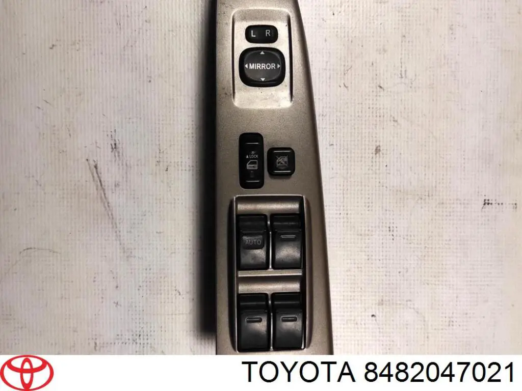 Купити 8482047021 Toyota Кнопковий блок керування склопідіймачами центральної консолі