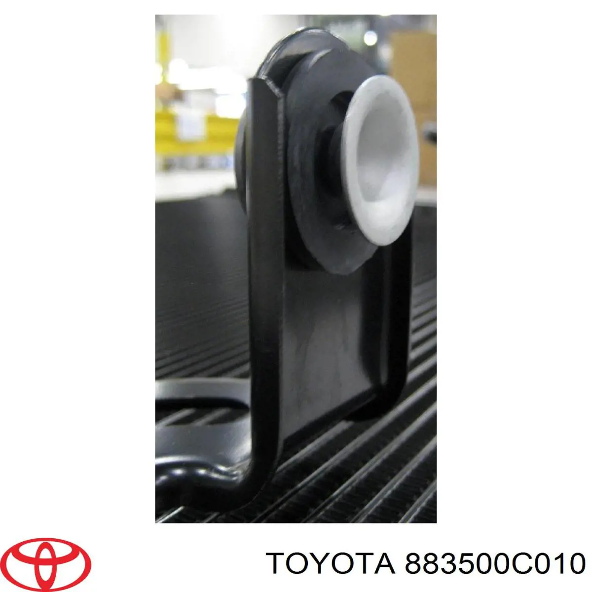 883500C010 Toyota радіатор кондиціонера