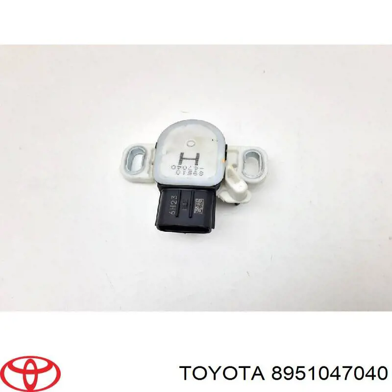 8951047040 Toyota 