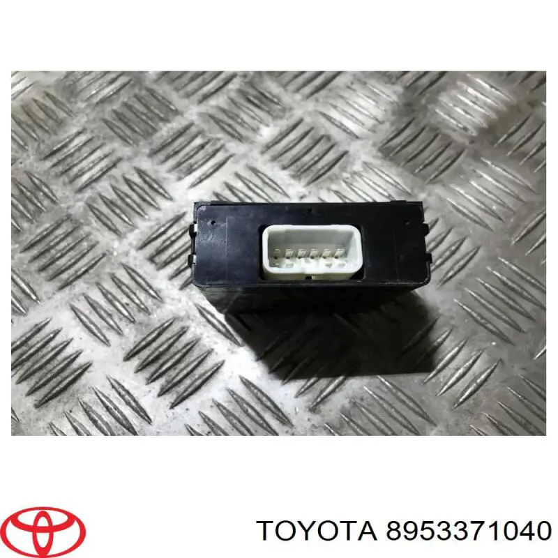 8953371040 Toyota 