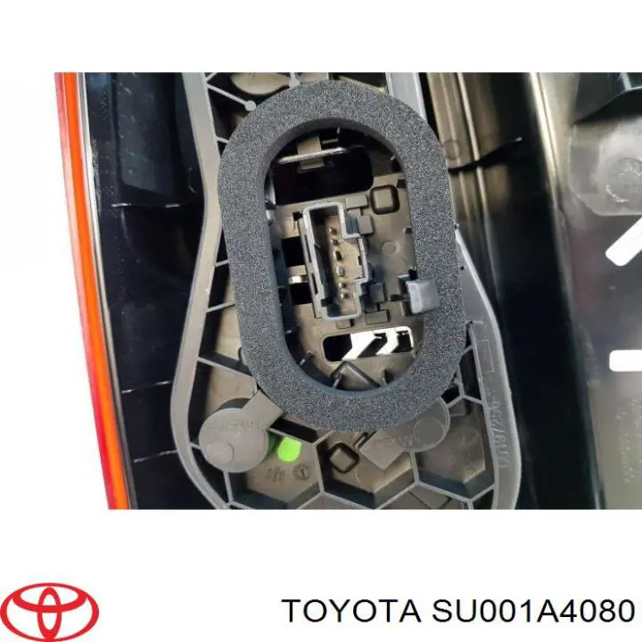 Купити SU001A4080 Toyota Задня права фара