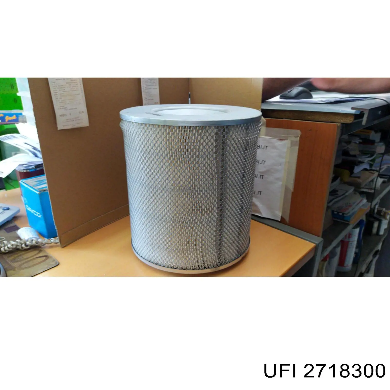Повітряний фільтр 2718300 UFI