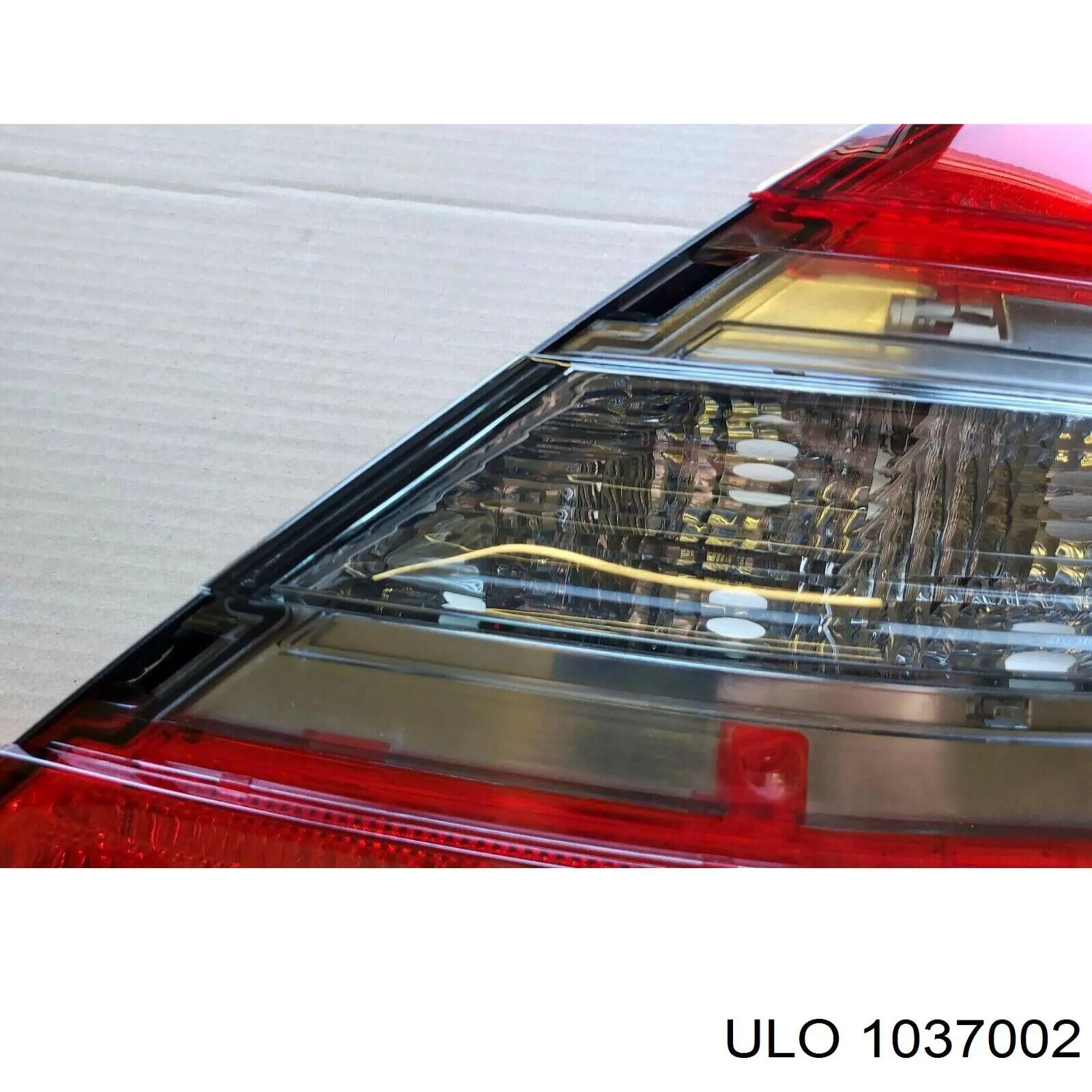 Задній правий стоп Mercedes A221820026664