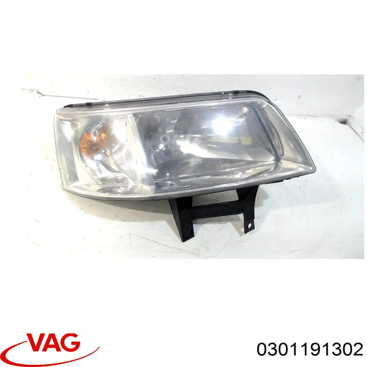 Купити 0301191302 VAG Права блок фара
