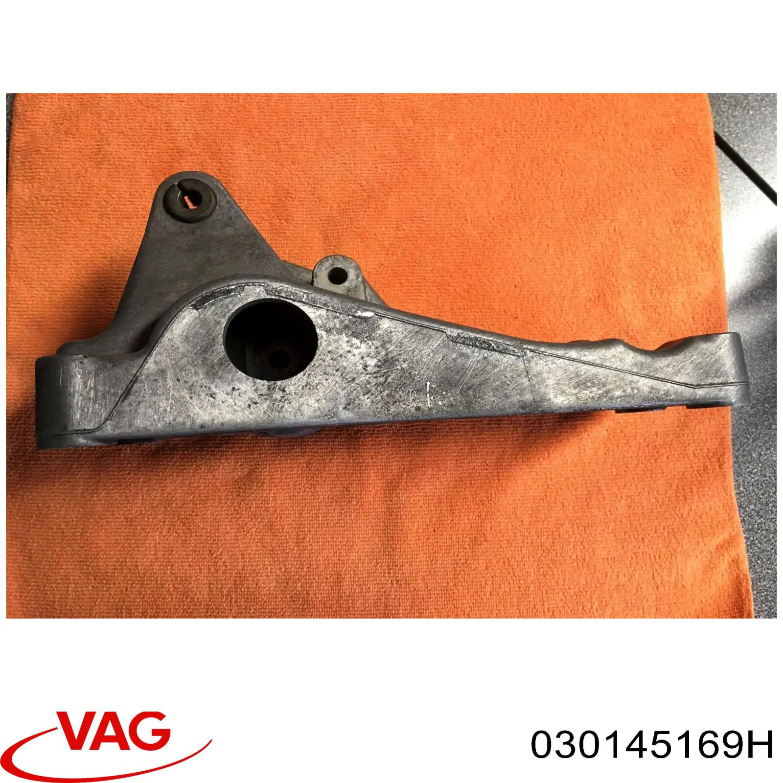 Кронштейн генератора (натяжний) Volkswagen Golf III хетчбек (1H1) (1989 - 2000) ціна, від 8.87 USD