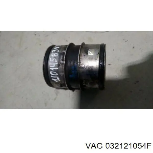 Шланг/патрубок радіатора охолодження, верхній 032121054F VAG