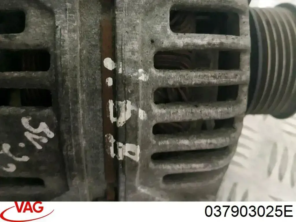 Генератор VAG 037903025E ціна, від 42.33 USD