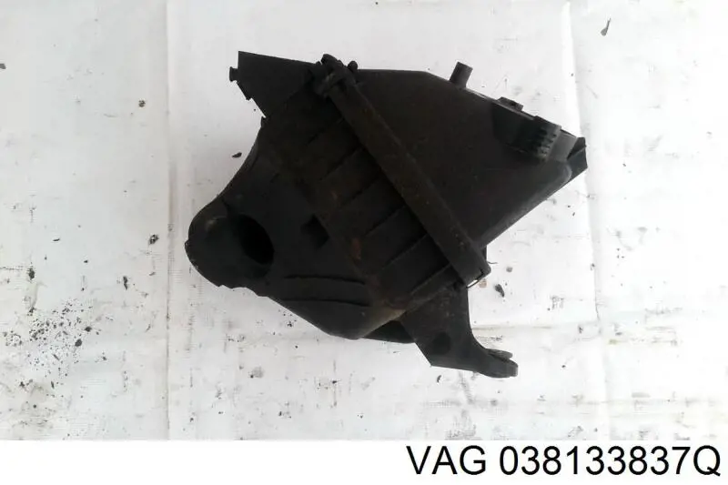 Коробка фільтра на Audi A4 B7 8EC