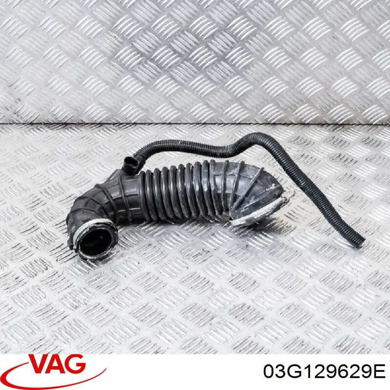 Купити 03G129629E VAG Патрубок повітряний, вихід повітряного фільтра