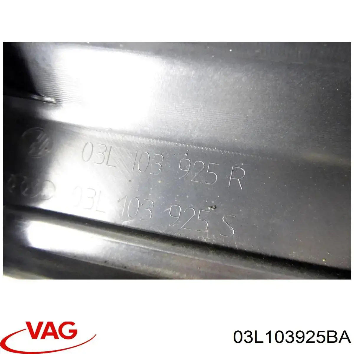 Купити 03L103925BA VAG Кришка двигуна декоративна
