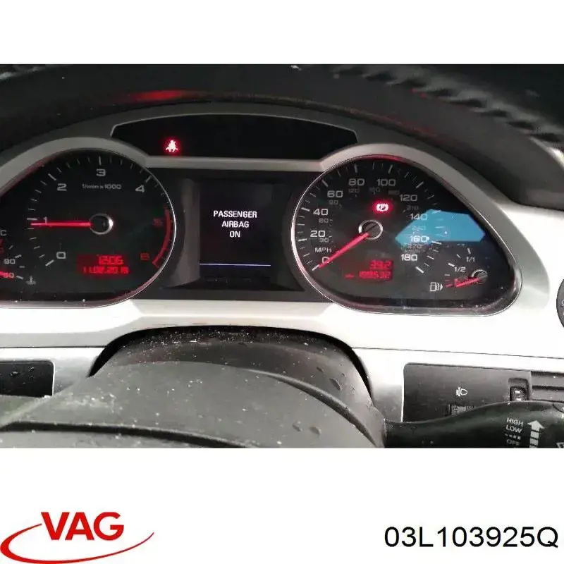Кришка двигуна декоративна 03L103925Q VAG