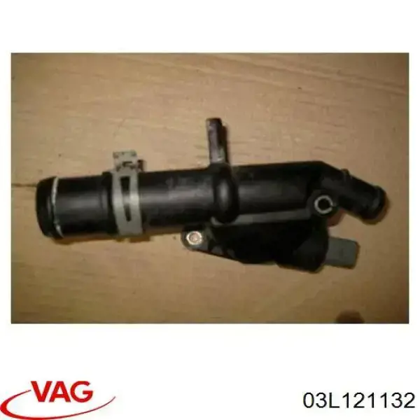 Фланець системи охолодження (трійник) 03L121132 VAG