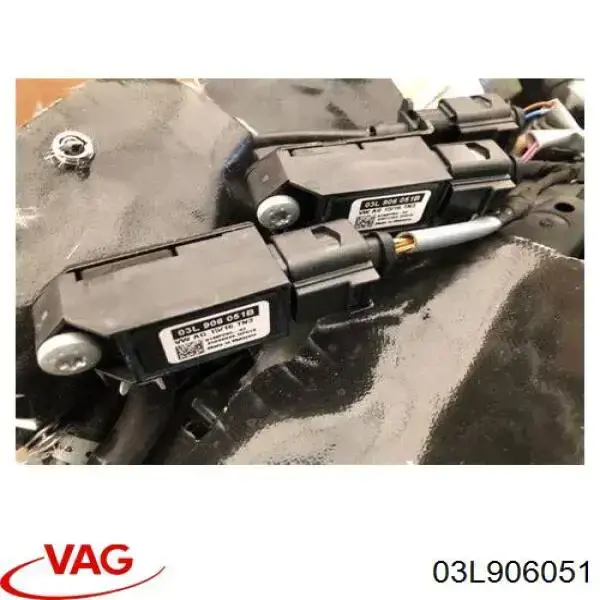 Датчик тиску палива 03L906051 VAG