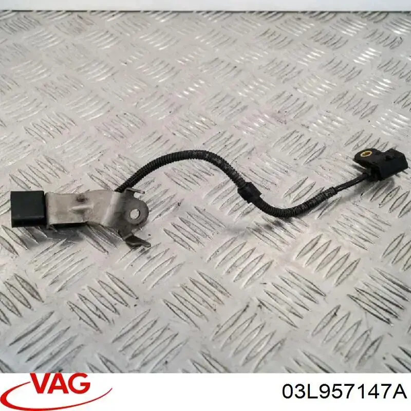 Датчик положення распредвалу VAG 03L957147A