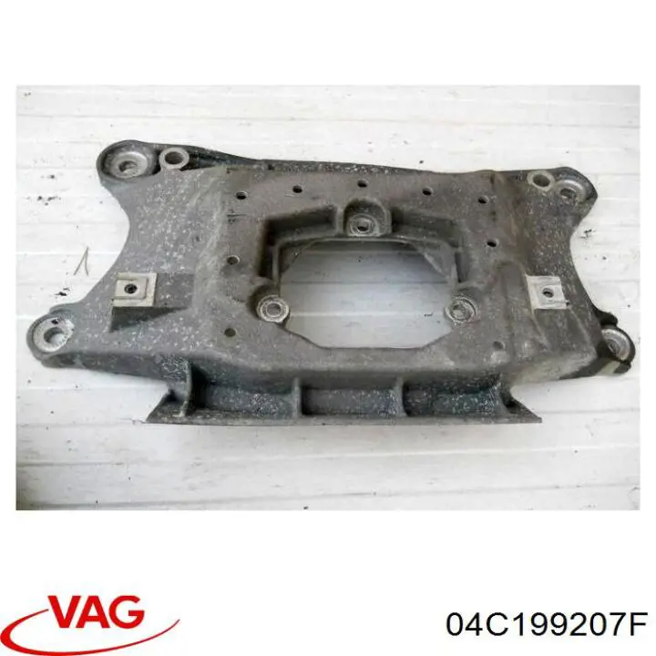 Кронштейн подушки (опори) двигуна, правої 04C199207AF VAG