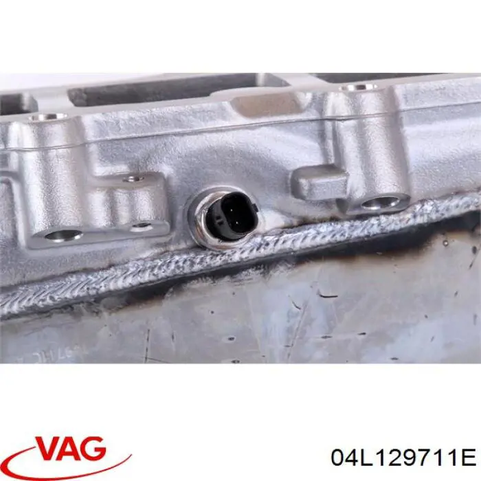 Купити 04L129711E VAG Радіатор интеркуллера