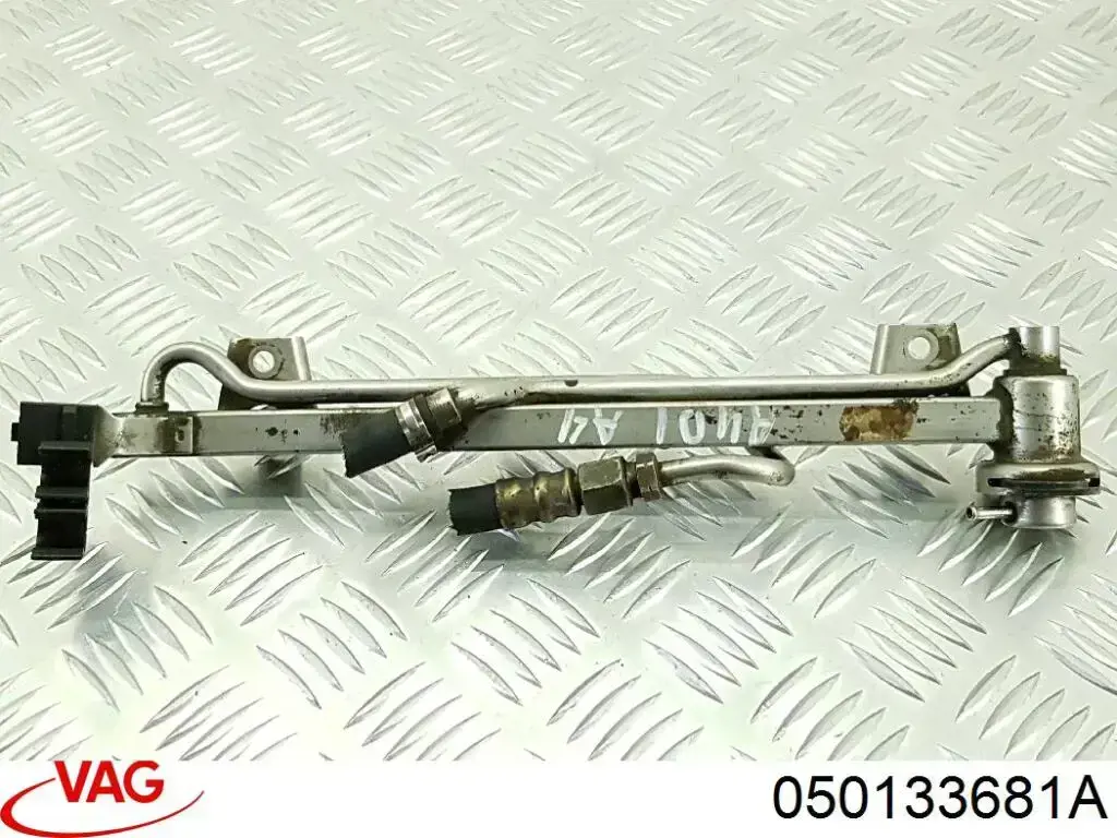 Купити 050133681A VAG Розподільник палива