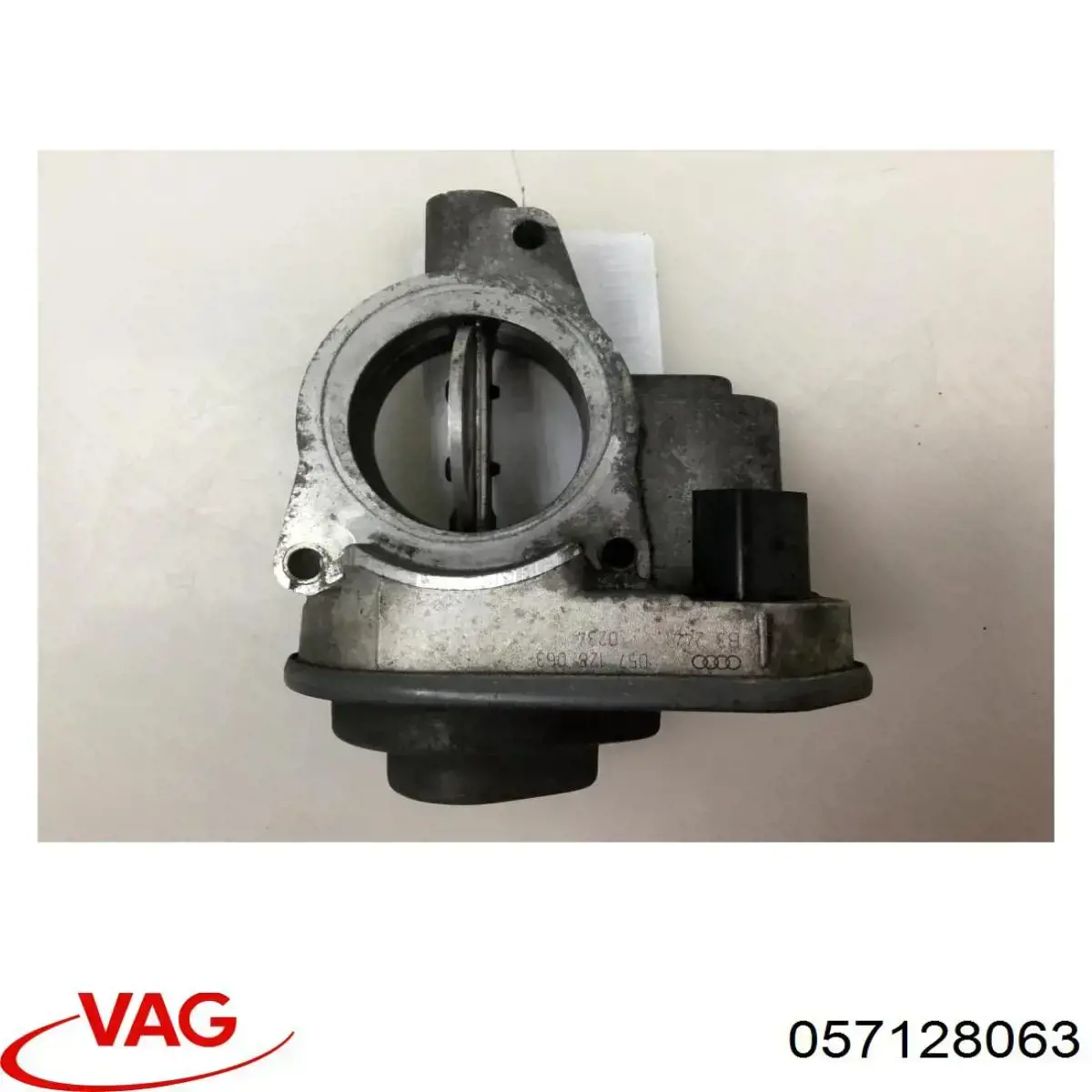 057128063 VAG Дросільна заслінка в зборі