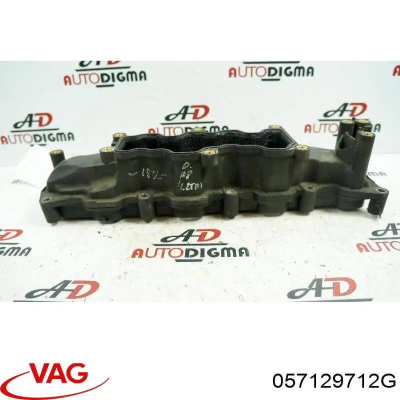 057129712G VAG Колектор впускний