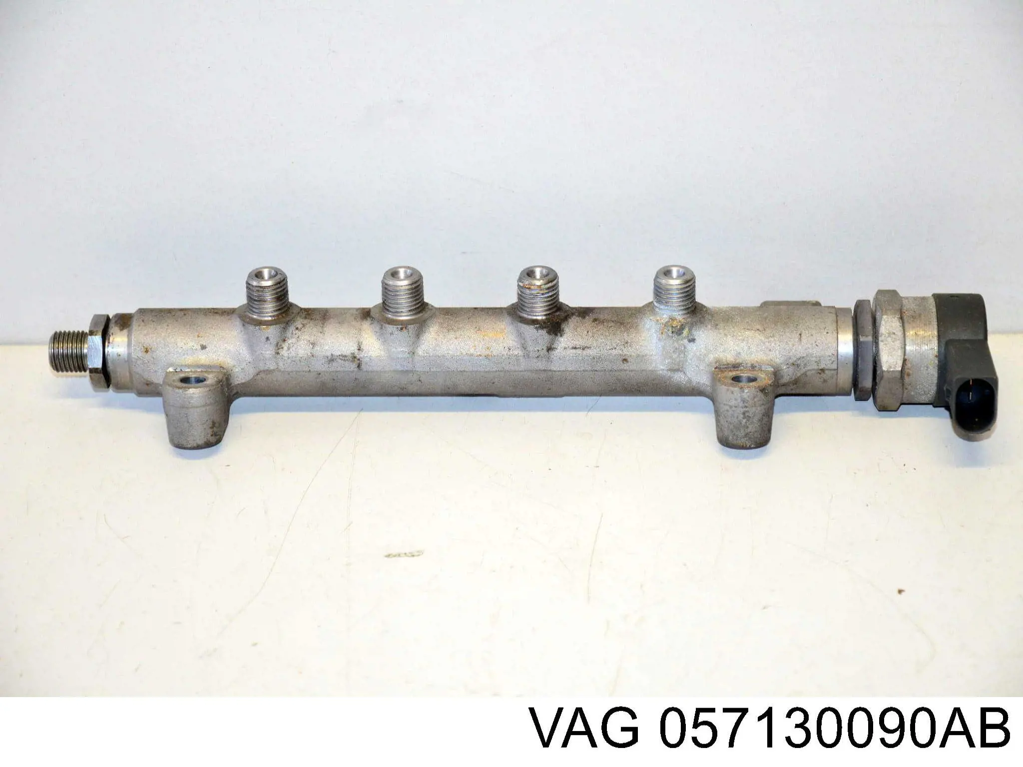 057130090AB VAG Паливна рампа