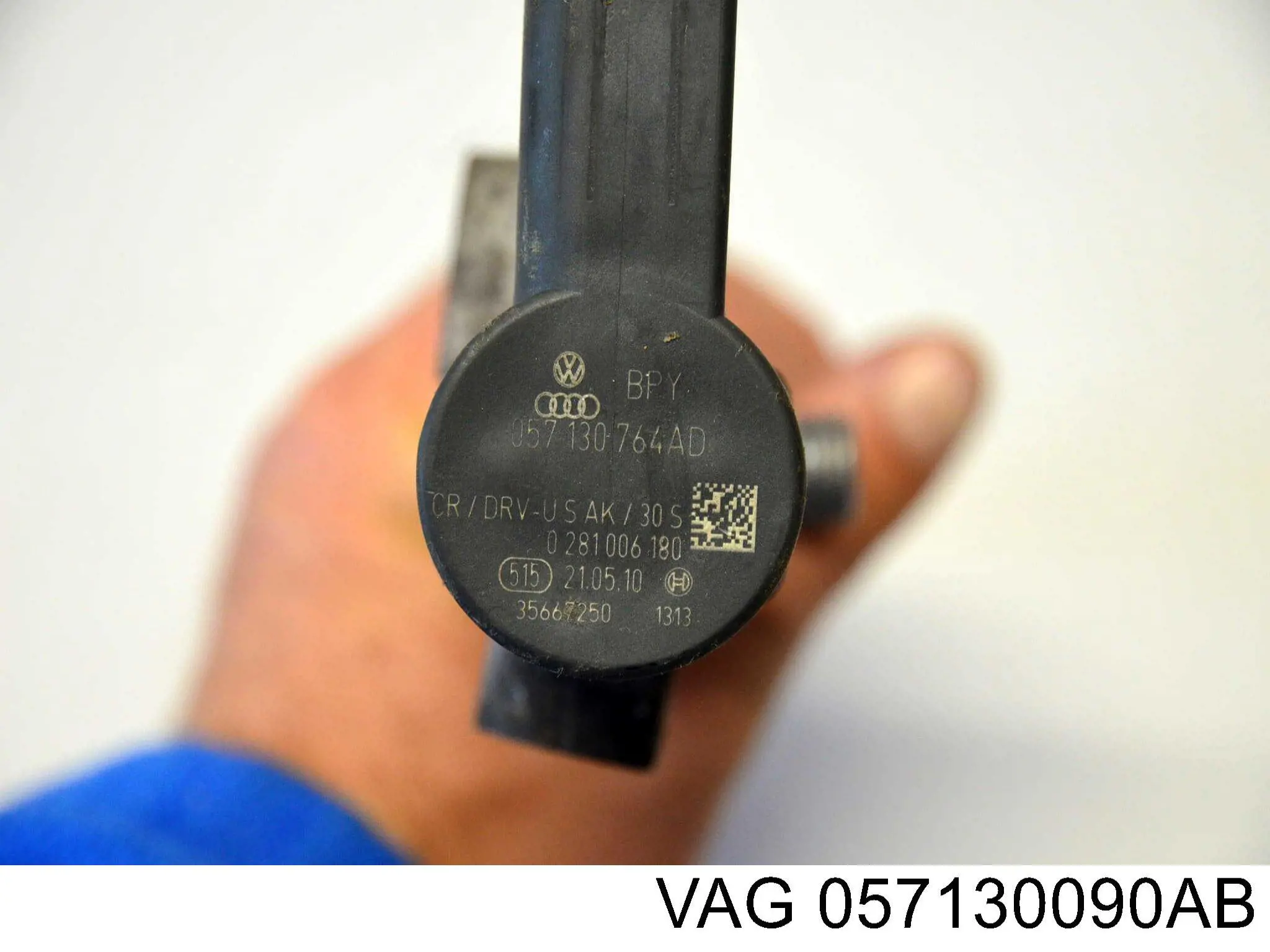 Купити 057130090AB VAG Розподільник палива