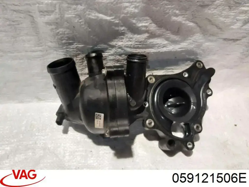 Фланець системи охолодження (трійник) 059121506G VAG