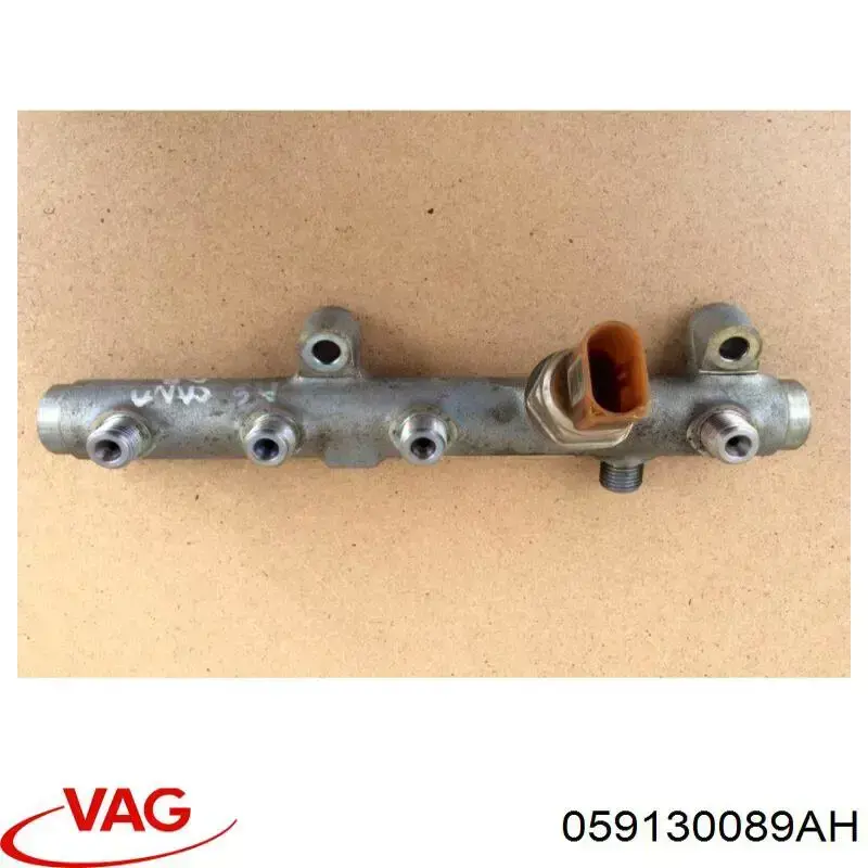 Розподільник палива (рампа) лівий 059130089AH VAG