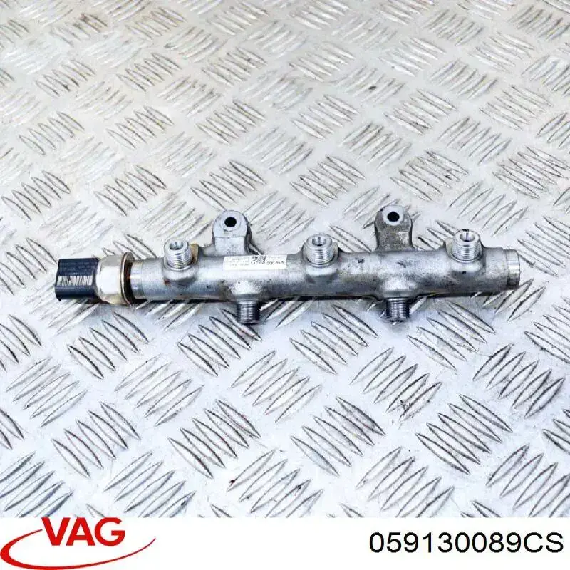 Розподільник палива (рампа) лівий 059130089CS VAG