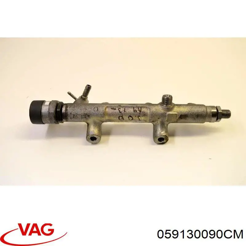 059130090CM VAG Розподільник палива (рампа) правий