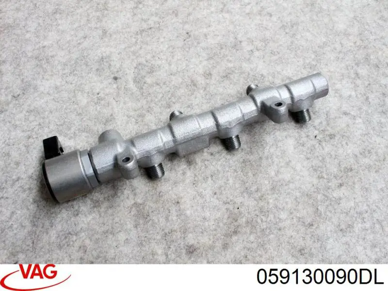 Розподільник палива (рампа) правий 059130090DL VAG
