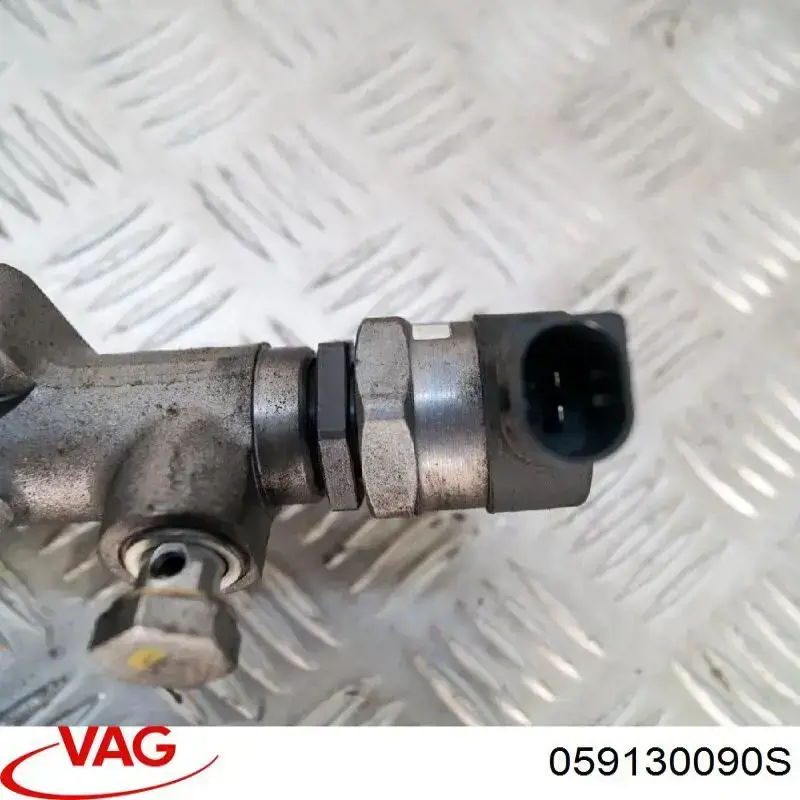 Розподільник палива (рампа) правий VAG 059130090S ціна, від 12.67 USD