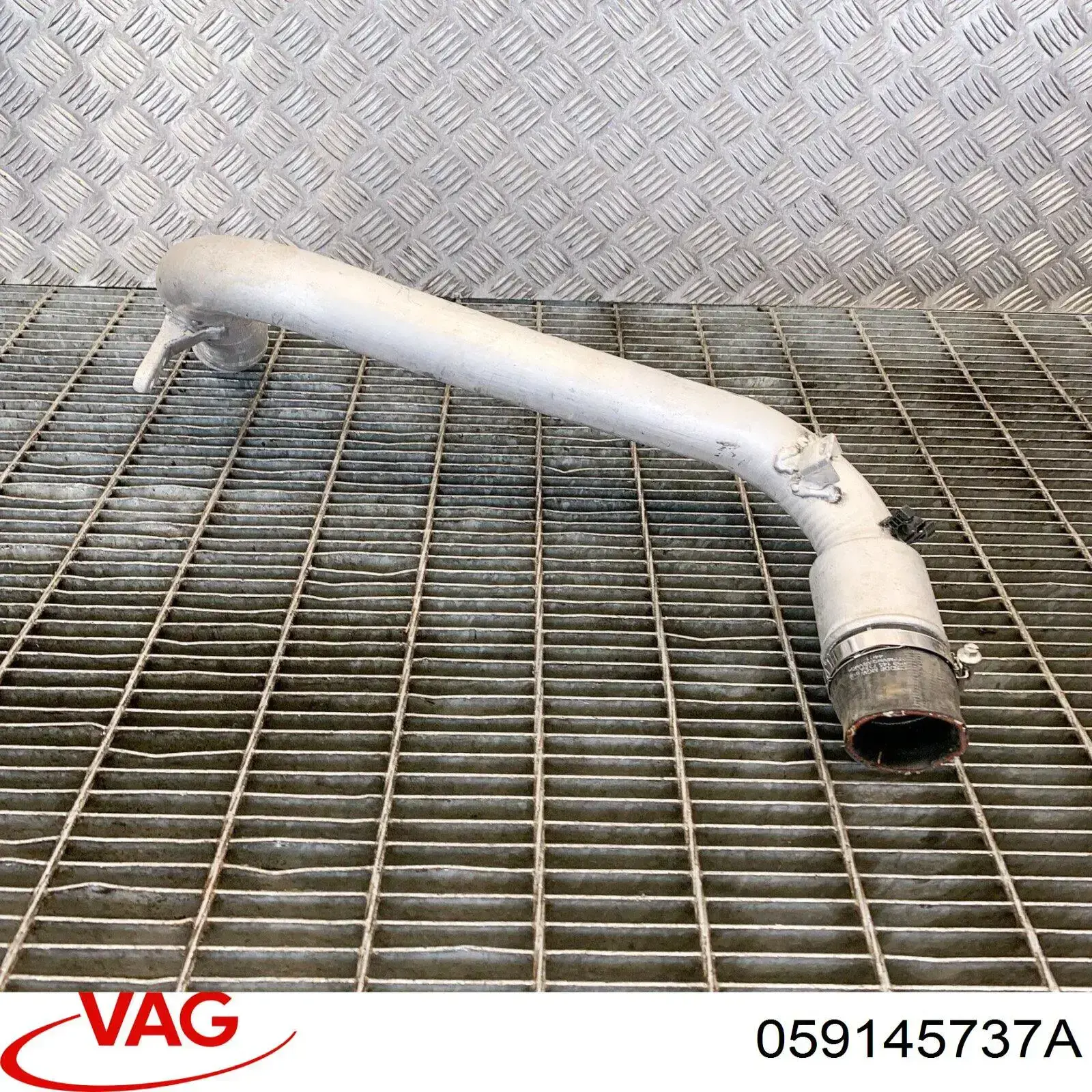 Шланг/патрубок интеркуллера VAG 059145737A ціна, від 7.60 USD