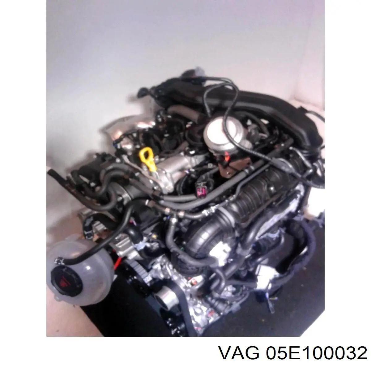 05E100032X VAG Мотор в зборі