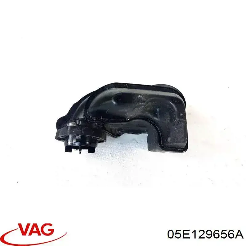 Купити 05E129656A VAG Патрубок повітряний, вхід в турбіну (наддув)