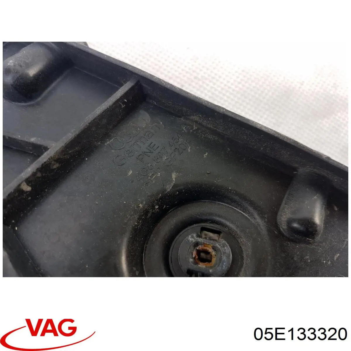 05E133320 VAG Розподільник палива