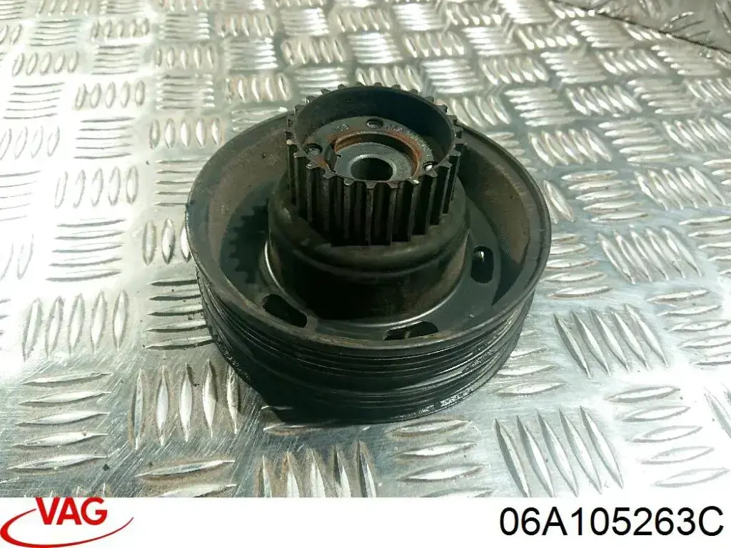 Зірка-шестерня приводу коленвалу двигуна 06A105263C VAG