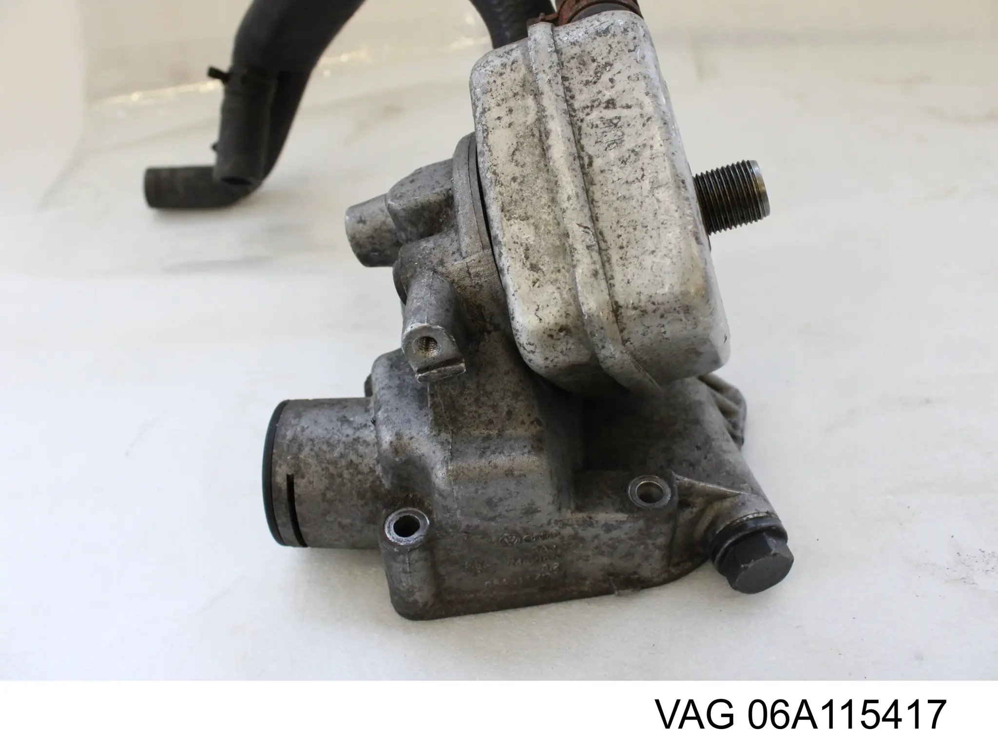 Купити 06A115417 VAG Кронштейн масляного фільтра