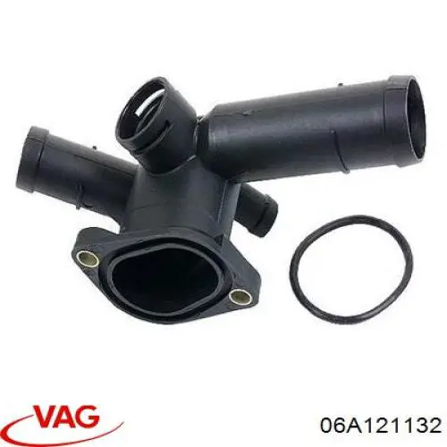 Фланець системи охолодження (трійник) 06A121132 VAG
