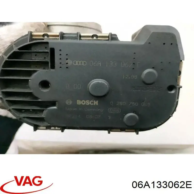 06A133062E VAG Дросільна заслінка в зборі