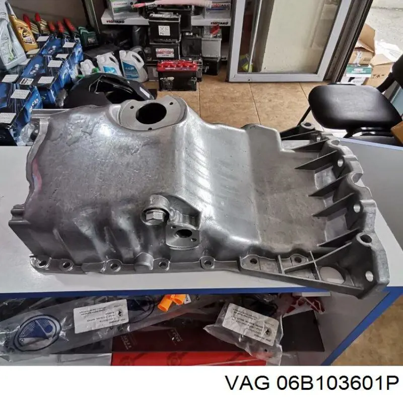 Піддон масляний картера двигуна 06B103601P VAG