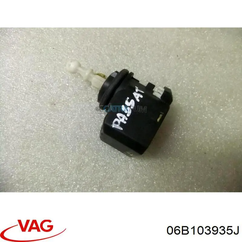 Купити 06B103935C VAG Кришка двигуна декоративна