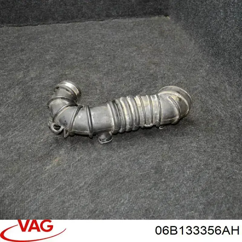 Патрубок повітряний, вхід в турбіну (наддув) 06B133356AH VAG